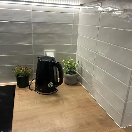 Sky Line Boarding 6 Persons 24 7 Check In 아파트 *