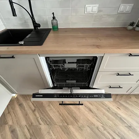 Sky Line Boarding 6 Persons 24 7 Check In 아파트 *