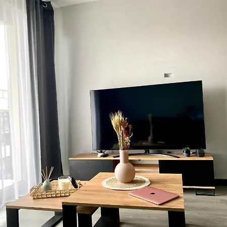 Sky Line Boarding 6 Persons 24 7 Check In * Warschau