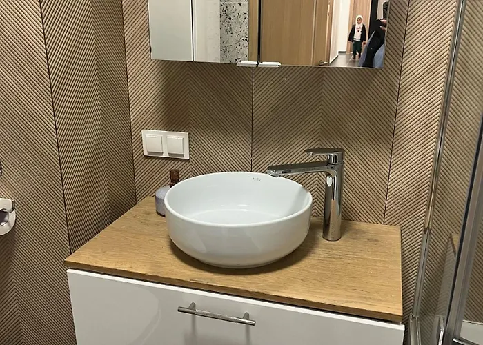 Sky Line Boarding 6 Persons 24 7 Check In *