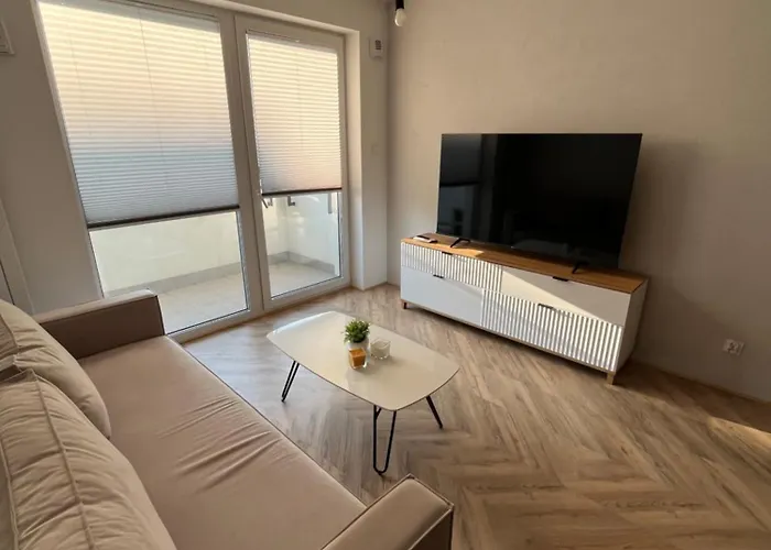 Sky Line Boarding 6 Persons 24 7 Check In