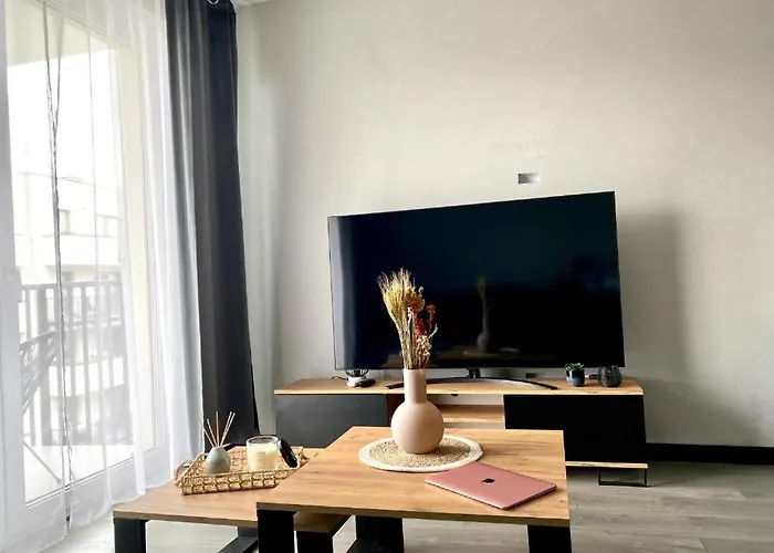 Sky Line Boarding 6 Persons 24 7 Check In * Warschau