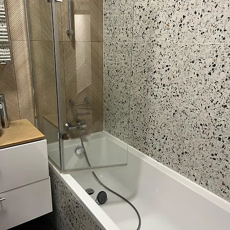 Sky Line Boarding 6 Persons 24 7 Check In